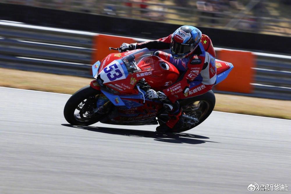 Góc Nhìn OKVIP: Ôm trọn hai vị trí đầu! Zhang Xue Racing lại viết lịch sử, Debise: